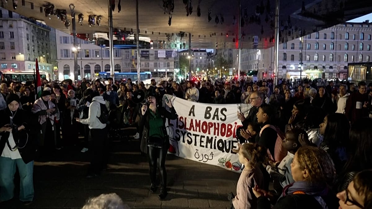 Francia: multitudes llenan el Puerto Viejo de Marsella en protesta antirracista
