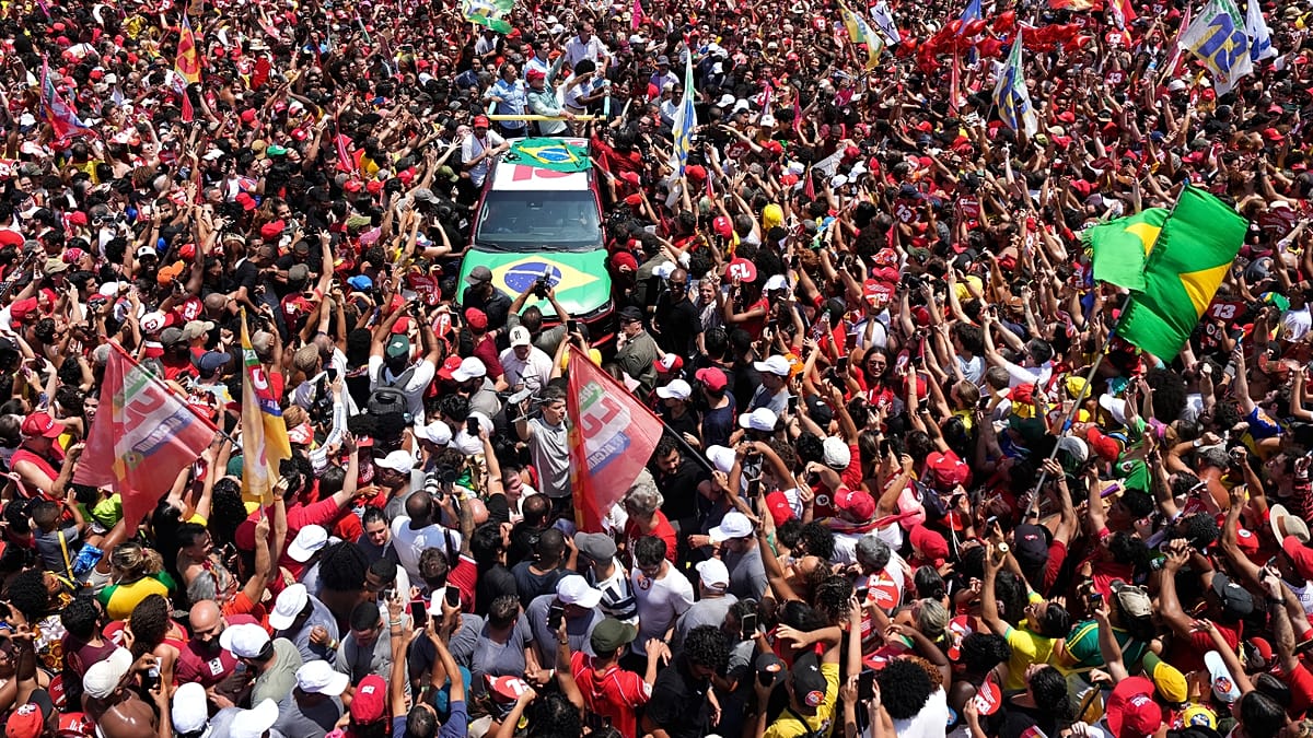 Mítines, encuestas y último debate: Brasil se prepara para unas reñidas presidenciales este domingo