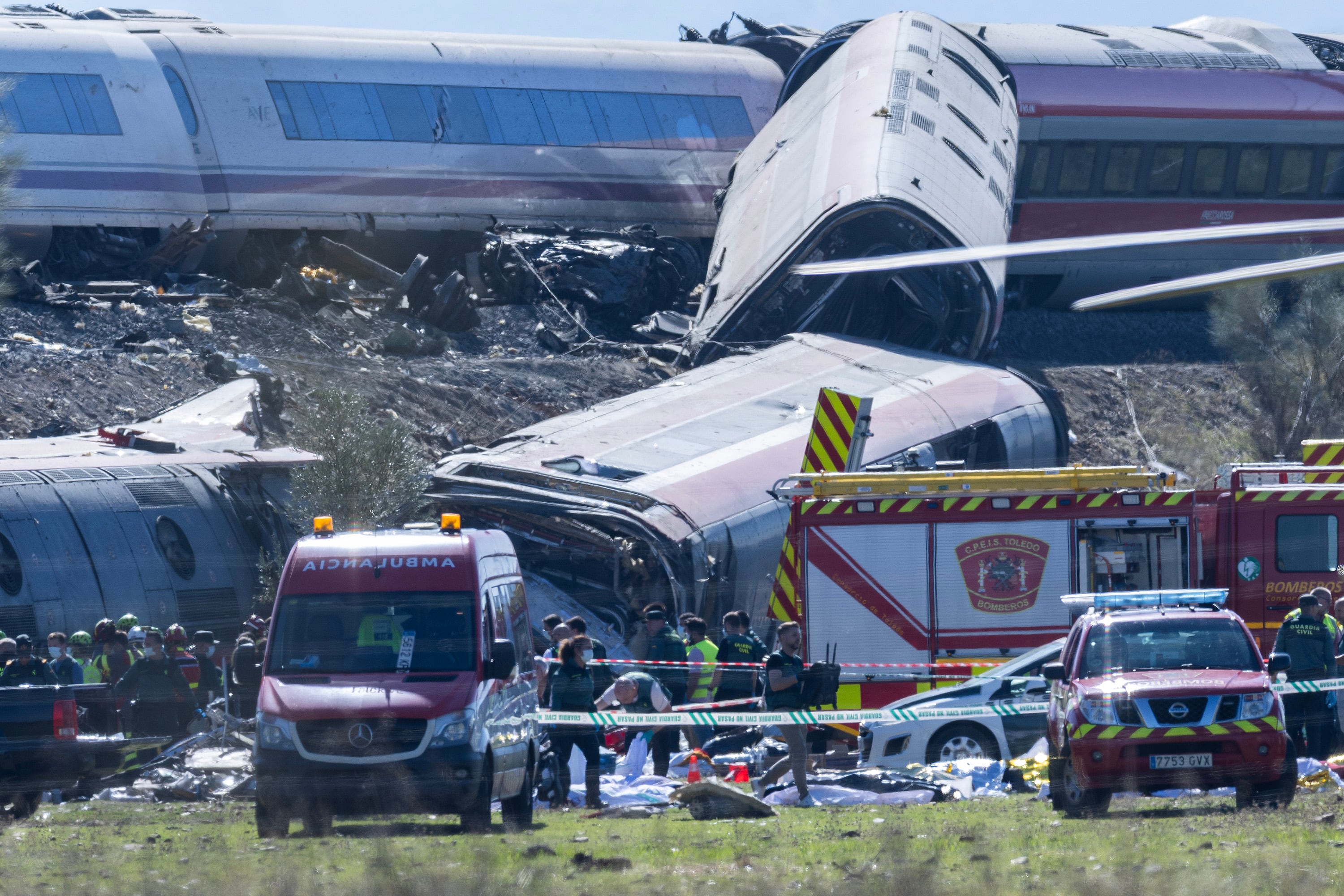 Última hora del accidente de trenes en Toledo, en directo | Al menos 68 muertos en el choque de trenes de alta velocidad en Urda