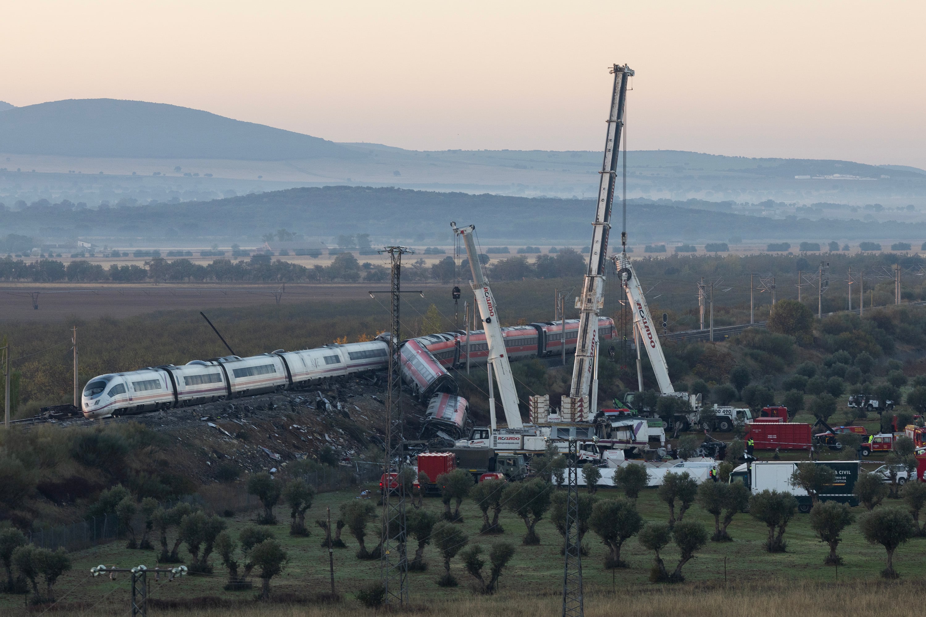 Accidente de trenes en Toledo: última hora y reacciones en directo | Asciende a 69 el número de fallecidos en el accidente ferroviario de Urda