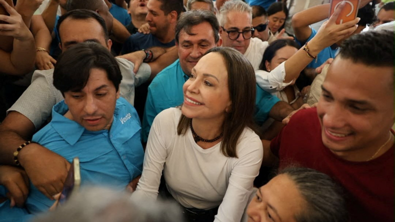 "Estoy aquí. Con ustedes": la líder opositora María Corina Machado regresa a Venezuela 10 meses después